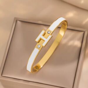 Elegant Gold and White Bracelet